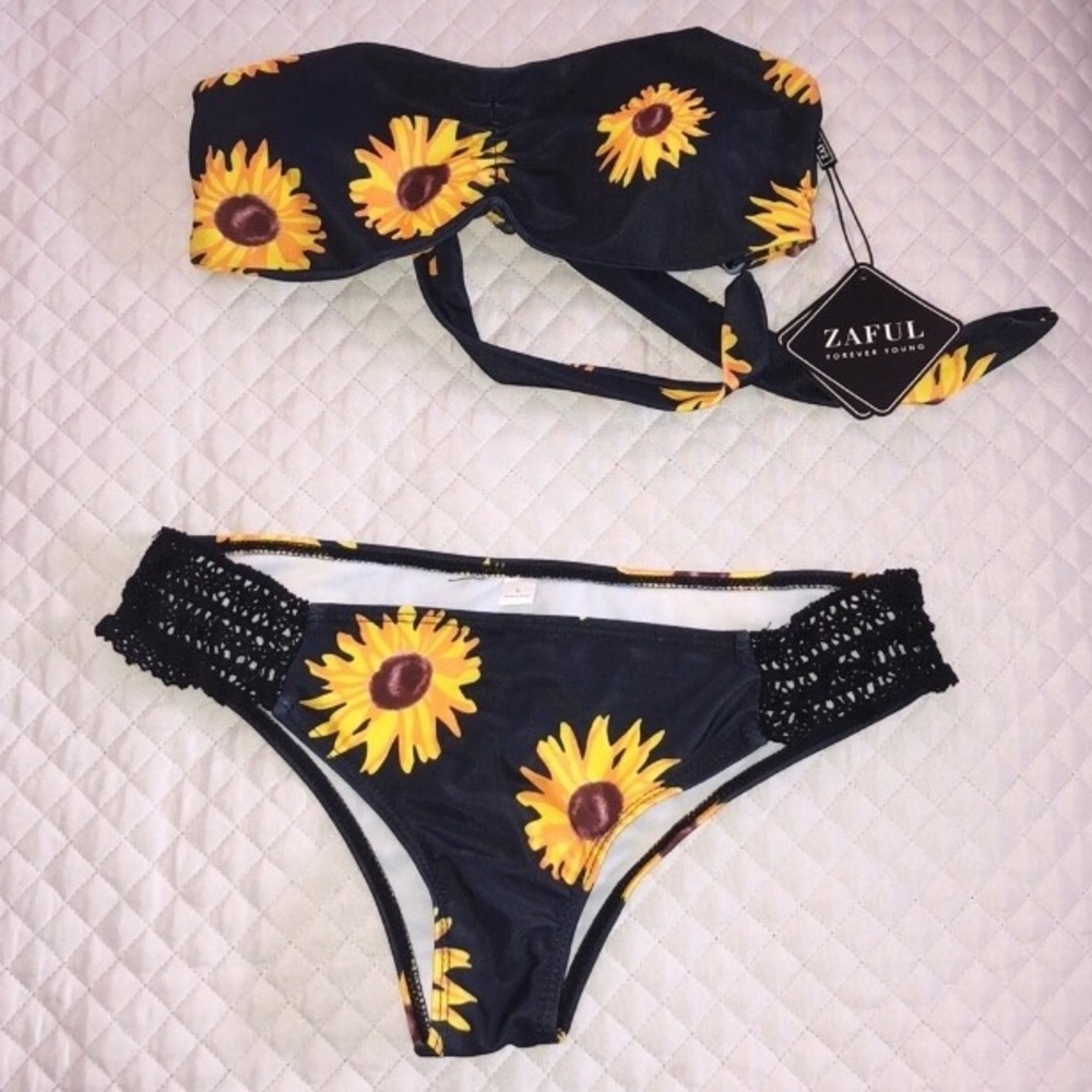 Strapless sunflower bikini
